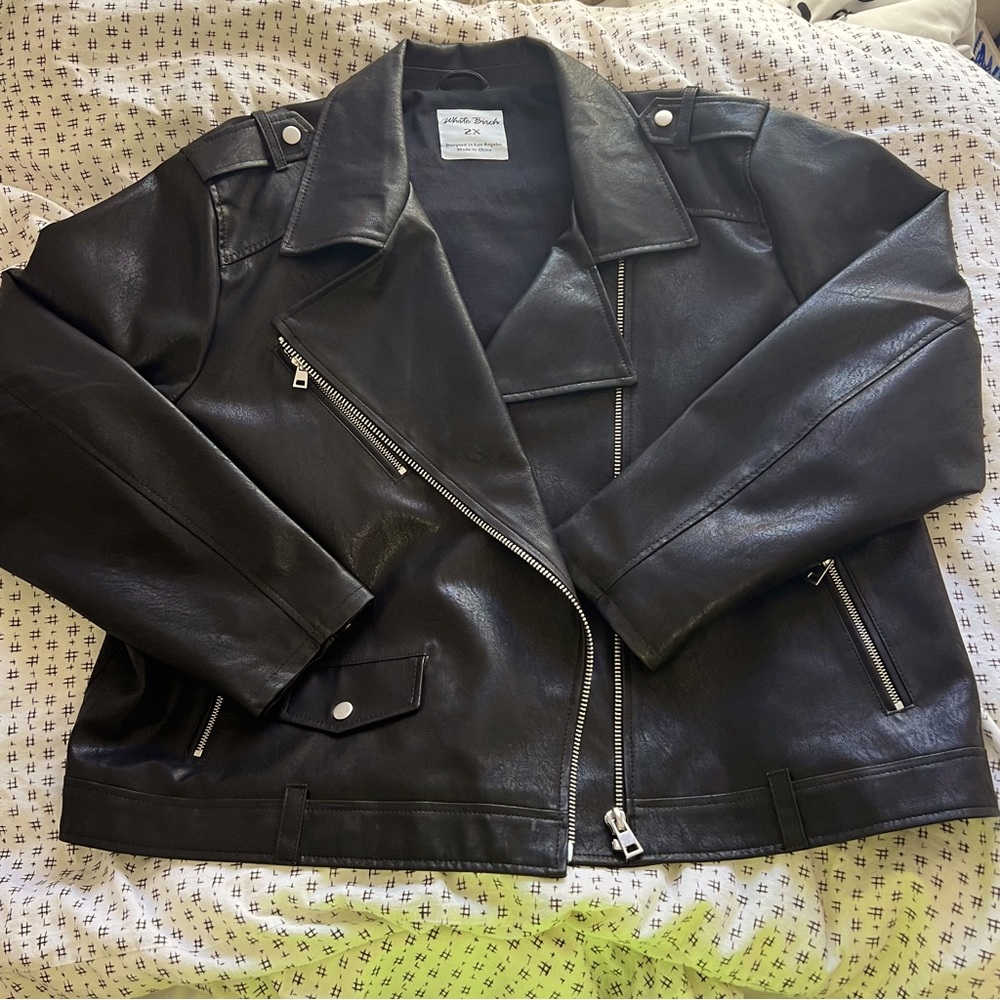 Plus size faux leather jacket🖤